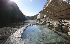 山水馆川汤松屋酒店
